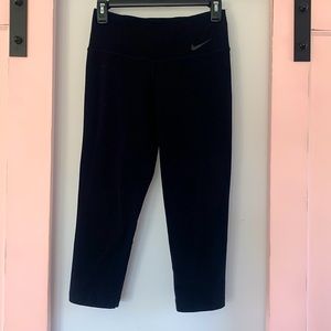 NEW NIKE leggings - women’s - small - black crop - worn 1x